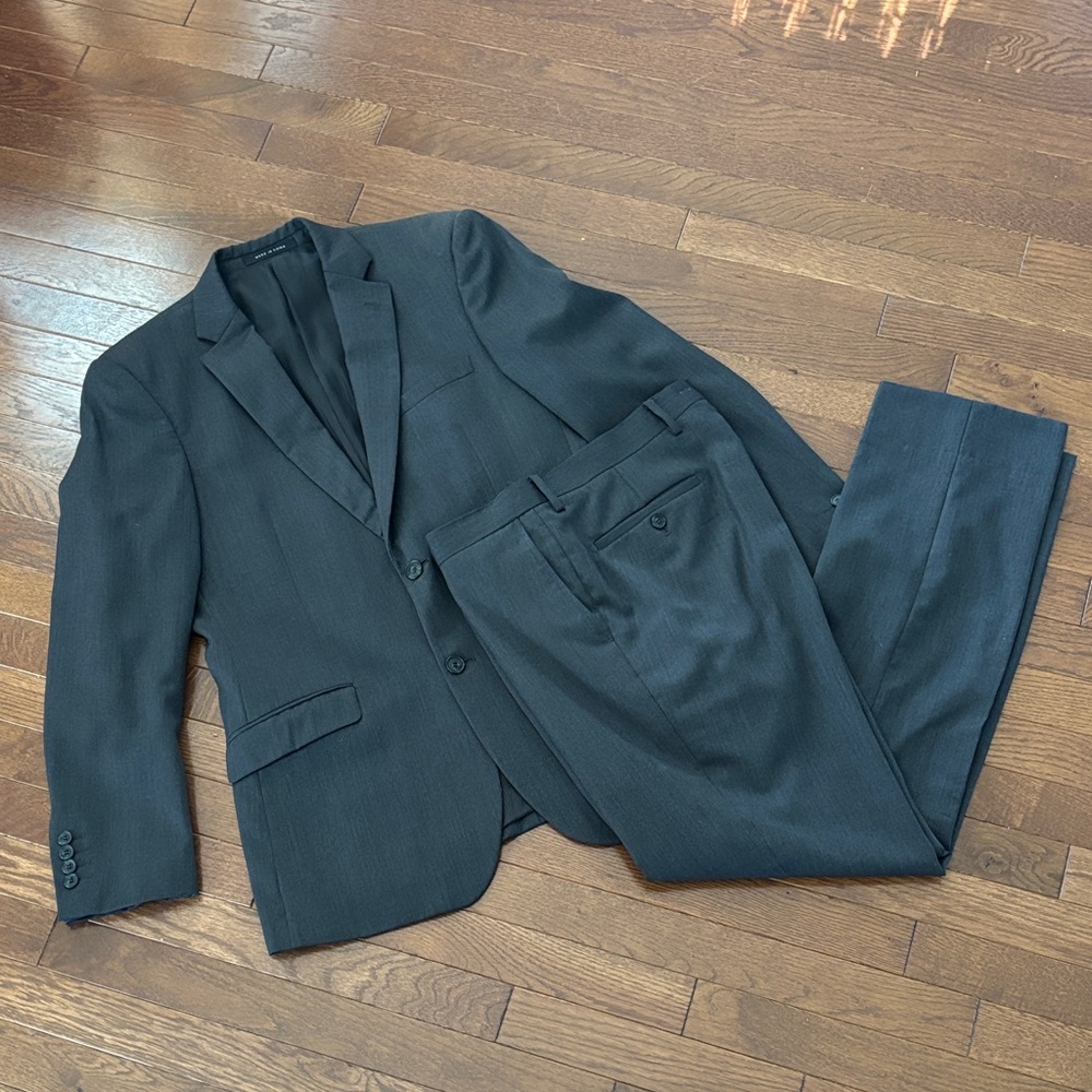 Parc 81 2 piece charcoal grey suit